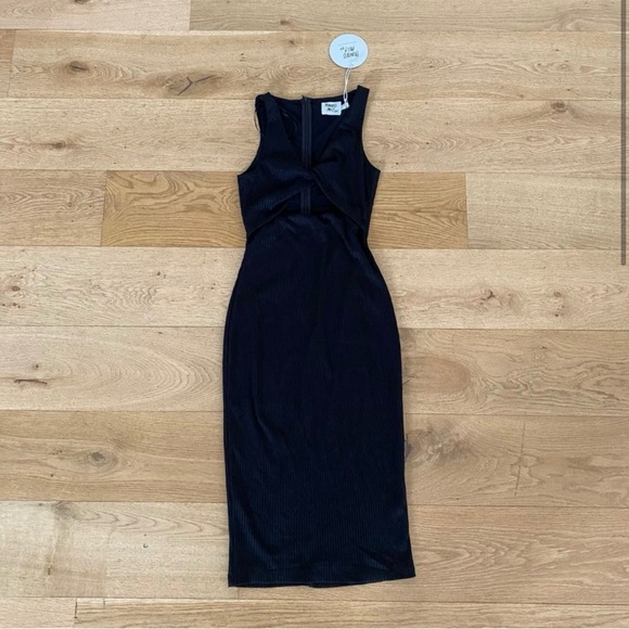 Princess Polly - Trisha Midi Dress in Black - Picture 2 of 8